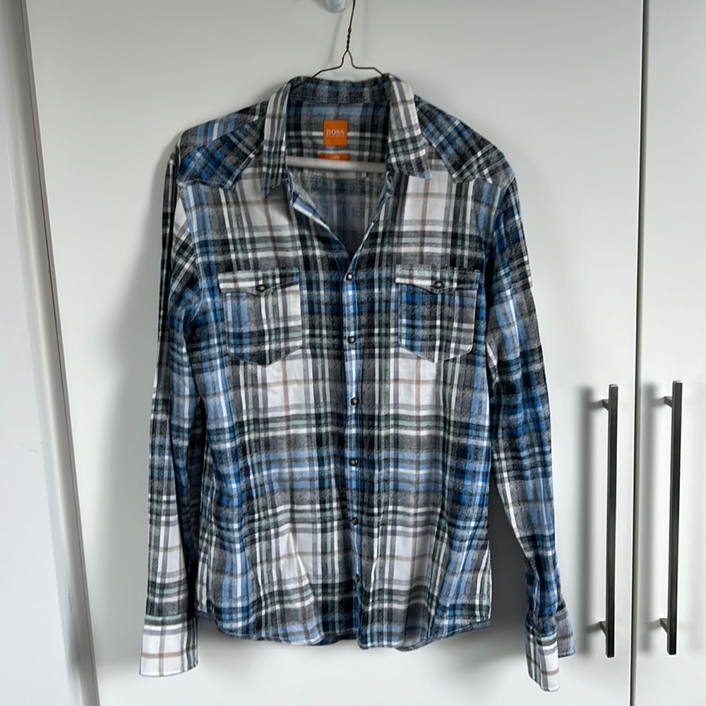 Men’s Hugo boss blue/white plaid shirt medium - very light use